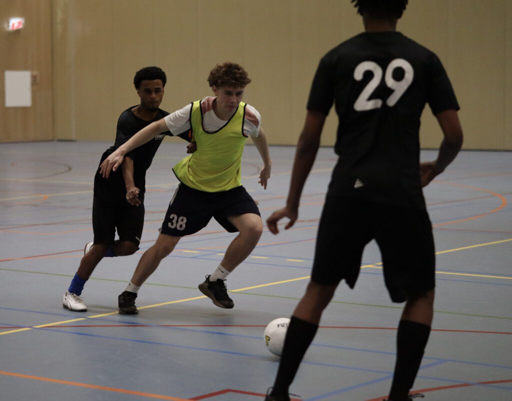 Zaalvoetbal (Sporthal Blinkerd)